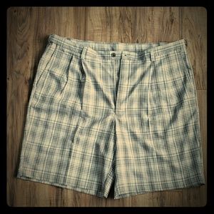 Plaid men's golf shorts size 44